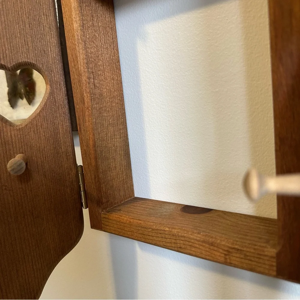 Vintage Wooden Heart Motif Double Door Wall Shelf Brown Cottagecore Grandmacore - Picture 3 of 8